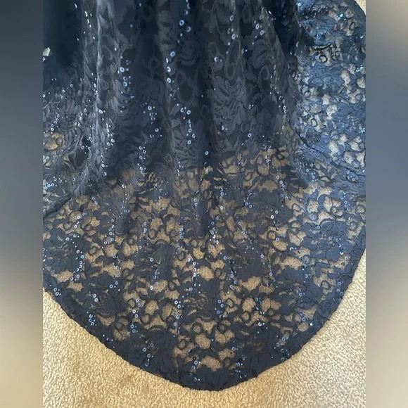 Gorgeous Formal Gown.                        Bag 90 - Picture 7 of 15